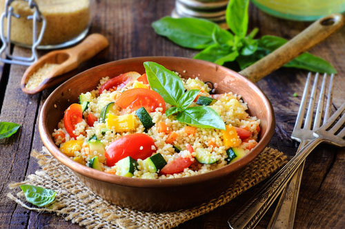 Pšenové rizoto. Rastlinná strava obsahuje omnoho menej kalórií a môžete jej objemovo zjesť omnoho viac ako živočíšnej.