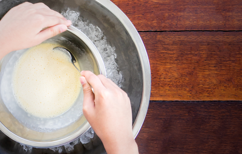 Výroba zmrzliny je stále založená na tom istom princípe - nádoba v nádobe a soľný roztok.