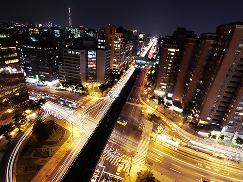 Mesto pulzuje aj v noci. Neptretržitý chod dopravy a služieb sa podpisuje na vysokom výskyte hluku.