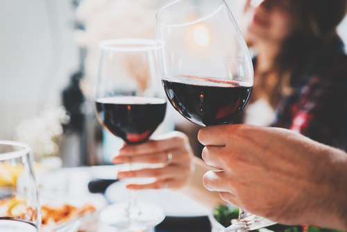 Popíjanie vína je životný štýl, ktorý v ľuďoch vyvoláva emócie.