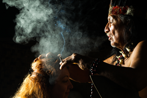 Starí indiánski šamani fajčili ayahuascu, psychotropnú rastlinu.
