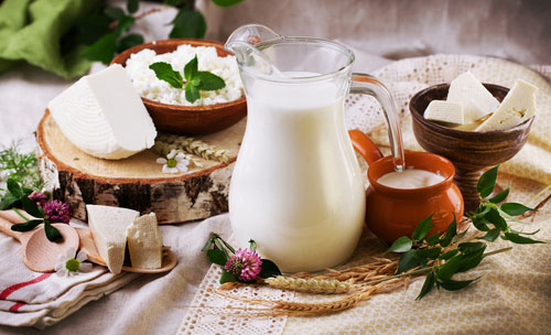 Mliečne výrobky sú jednou z najčastejších príčin akné. Ak ich vylúčite zo stravy, môže akné zmiznúť.
