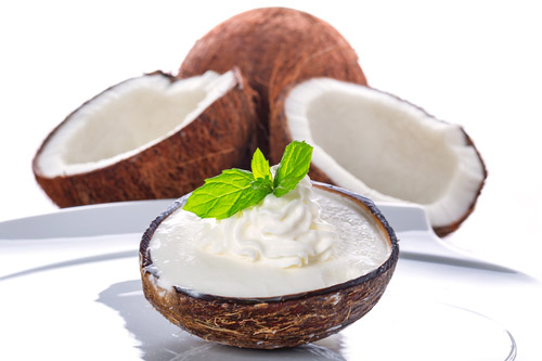 Kokosová smotana (maslo) je hustá a má smotanovo-syrovú chuť. Je plná výživy a má menej kalórií ako iné orechové maslá.