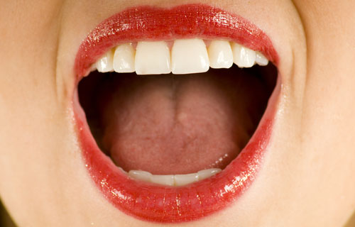 Jazyk je zrkadlom toho, ako to vyzerá v našom tráviacom systéme. Odtlačky od zubov sú problémy s pečeňou, povlak znamená premnožené baktérie v črevách.