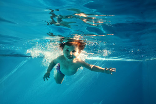 Plávanie je šetrné ku kĺbom a väzom. Je vhodné ako cvičenie pre celé telo. 