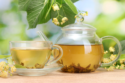 Čaj je jedným z najbežnejších prostriedkov na využívanie liečivých vlastností divokých bylín.