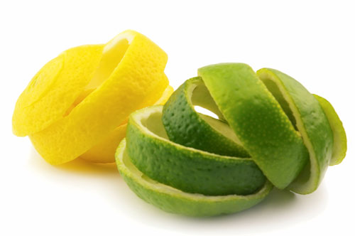 Zatiaľ čo dužina je bezpečná, kôra citrusových plodov obsahuje jedy.