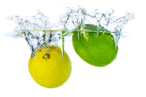 Začnite deň s pohárom citrónovej vody.
