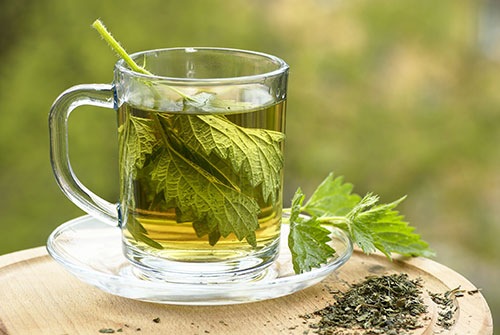 Pri pôste je vhodné byť bylinkové čaje, napríklad žihľavový.