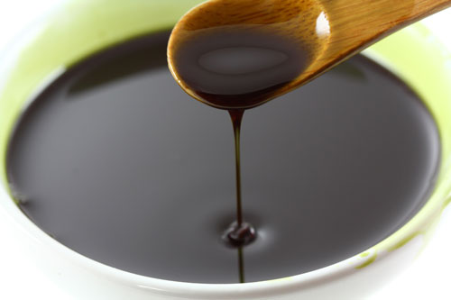 Tmavozelenou farbou a orechovou chuťou sa pýši aj olej z tekvíc. 