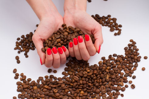 Kofeín posilňuje funkciu mozgu, metabolizmus a výkon pri cvičení. 