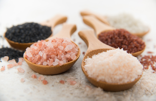Konzumácia soli patrí k príčinám rakoviny žalúdka a osteoporózy.