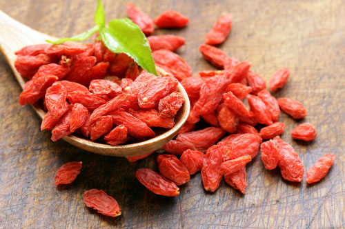 Superpotravina goji – kustovnica čínska – je zdrojom proteínu, polysacharidov, betaínu, seskviterpénu, antioxidantov, vyše 20 stopových prvkov a ďalších vecí.