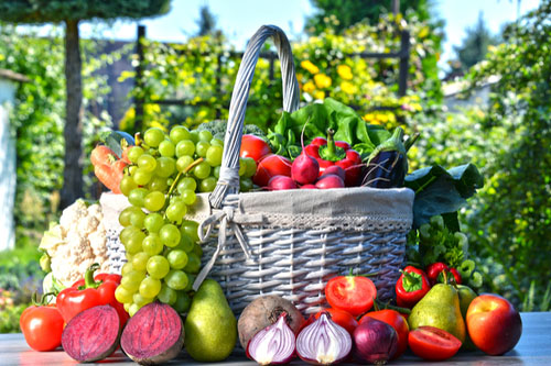 Nedostatok vitamínu B12 u vegánov nemusí byť zapríčinený len stravou. Príčinou sú aj mnohé ochorenia alebo zlé vstrebávanie vitamínu.