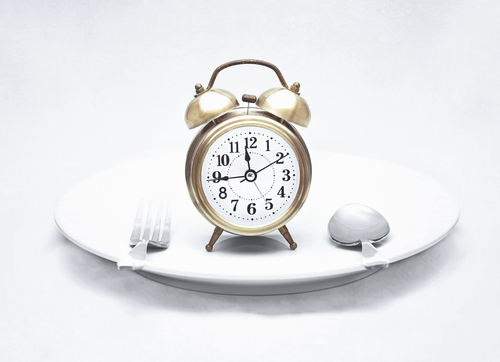 Čas, počas ktorého denne jeme, je podľa Dr. Herringa dôležitejší ako to, čo máme na tanieri.