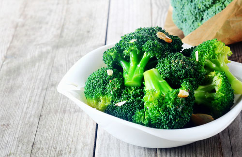 Brokolica obsahuje sama o sebe veľa bielkovín. A tak aj iná zelená zelenina.