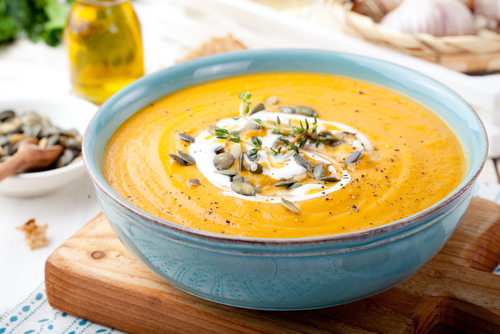 Tekvicovú polievku vykúzlite bez problémov i vo vitariánskom podaní. 