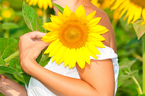 Vitamín E sa postará o zdravie pokožky na celom tele hlavne v lete, keď je vystavovaná častému pôsobeniu slnečných lúčov.