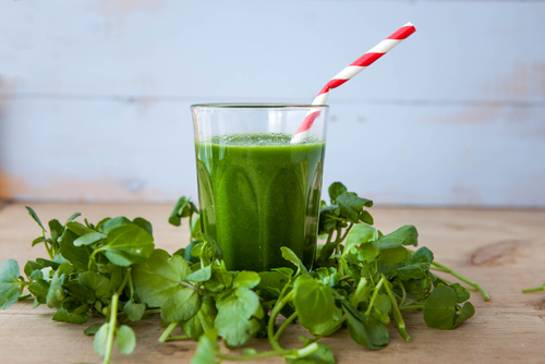 Žeruchové smoothie dodá telu injekciu vápnika, železa, vitamínu C a kyseliny listovej.