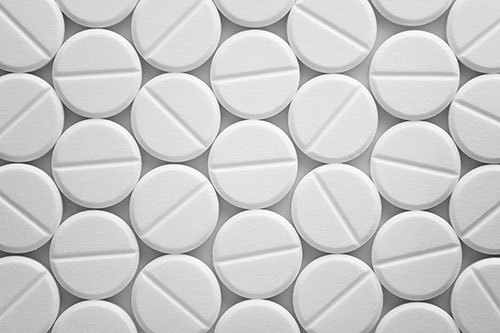 Aspirín môže pomôcť liečiť rakovinu v tráviacom trakte. Môže však mať aj vedľajšie účinky.