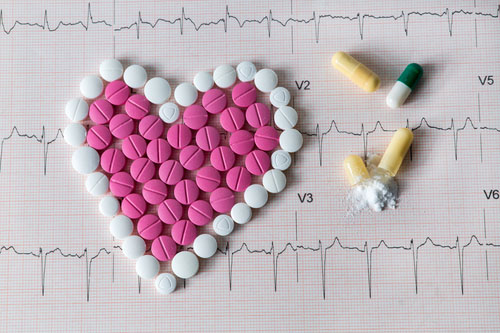 Srdce môže byť nastavené elektrošokom alebo liekmi dočasne opäť na správny takt.