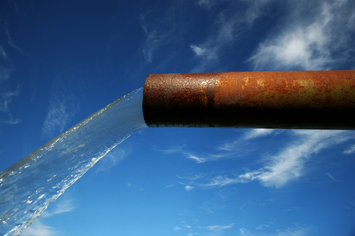 Nevhodné materiály na vodovodné potrubie sú pozinkované oceľové rúrky pri teplej vode alebo necertifikované plasty v rúrach alebo hadiciach. 