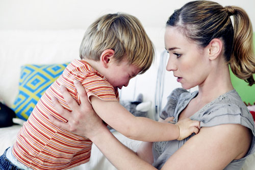 Trasenie dieťaťom môže viesť k poruchám videnia a reči a niekedy tiež oneskoruje vývoj.