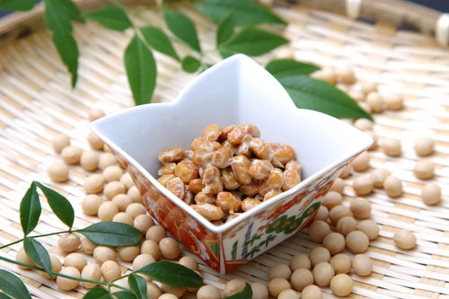 Na vitamín K2 je najbohatší fermentovaný sójový výrobok natto.